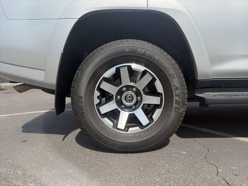 Used 2024 Toyota 4Runner TRD Off-Road image 9