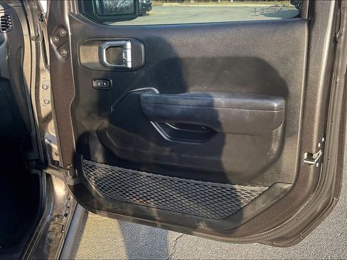 Used 2021 Jeep Gladiator Willys image 23