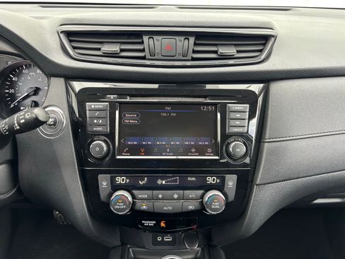 Used 2020 Nissan Rogue SV image 24