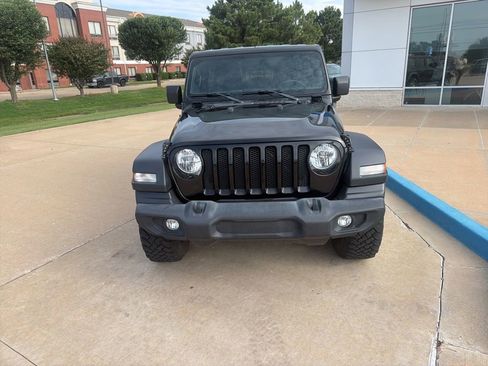 Used 2018 Jeep Wrangler Unlimited Sport S AWD/4WD image 5