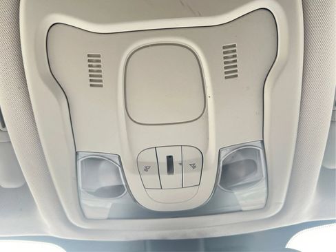 Used 2018 Jeep Renegade Latitude w/ Cold Weather Group AWD/4WD image 39