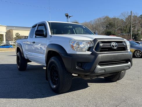 Used 2013 Toyota Tacoma 4WD Access Cab V6 AT (Natl) w/ Convenience Pkg image 3