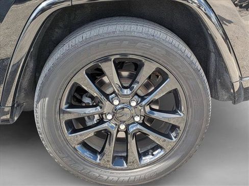 Used 2020 Jeep Grand Cherokee Altitude AWD/4WD image 7