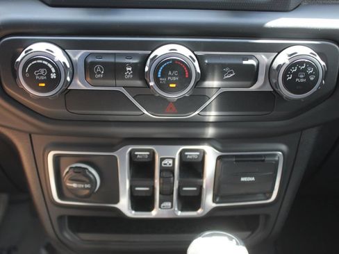 Used 2018 Jeep Wrangler Unlimited Sport S AWD/4WD image 31
