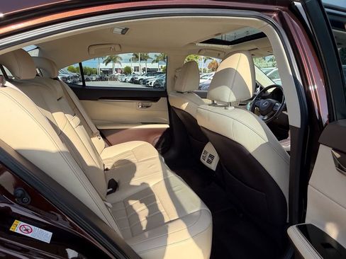 Used 2018 Lexus ES 350 w/ Luxury Package w/Wood Trim FWD image 16