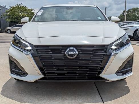 Used 2024 Nissan Altima 2.5 SL AWD/4WD image 3
