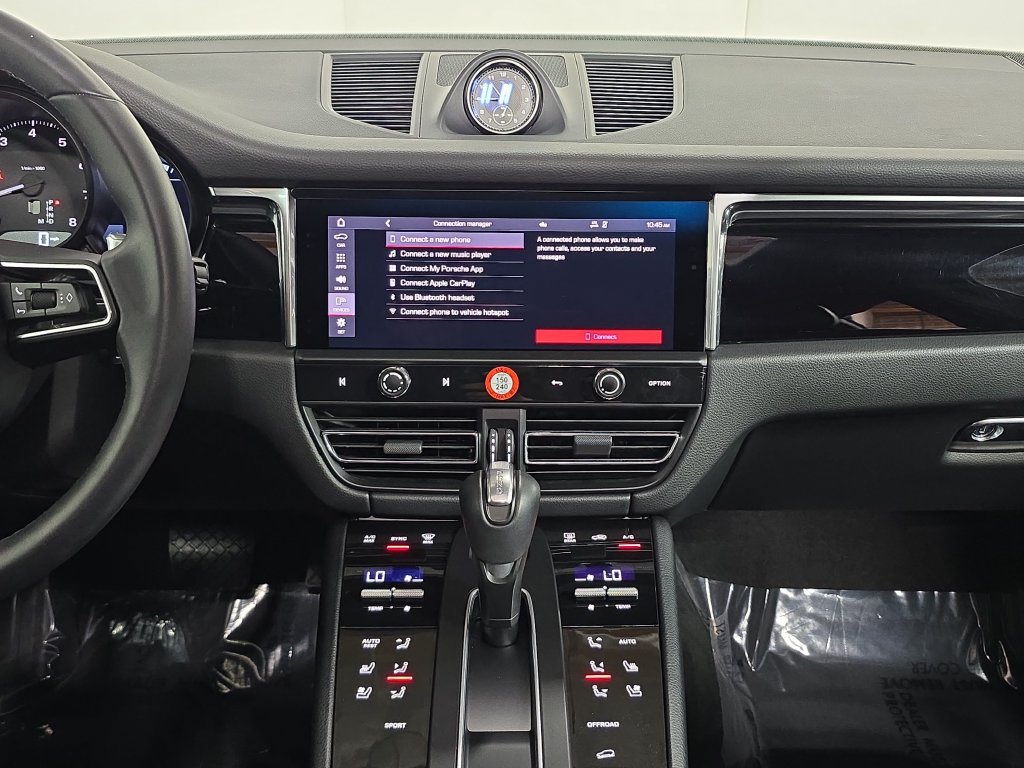 Certified 2026 Porsche Macan AWD/4WD image 16