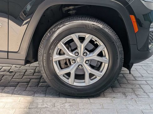 Used 2023 Jeep Grand Cherokee Limited RWD image 12