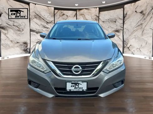 Used 2017 Nissan Altima 2.5 S w/ Power Driver Seat Package FWD image 2