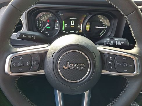 Used 2025 Jeep Wrangler Unlimited Sahara AWD/4WD image 22