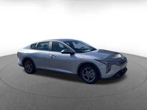 Used 2025 Kia K4 LXS image 2