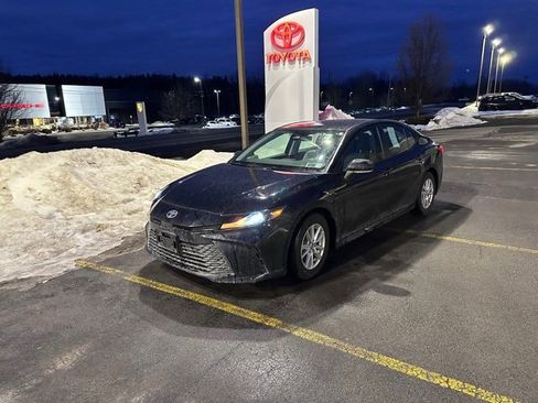 Used 2025 Toyota Camry LE w/ Convenience Package image 7