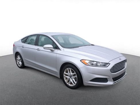 Used 2014 Ford Fusion SE image 2