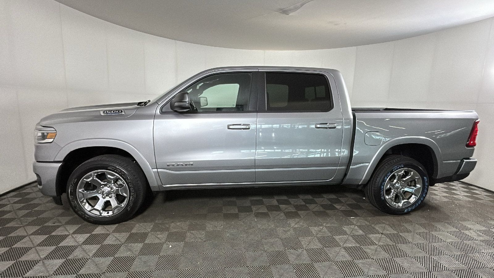 Used 2025 RAM 1500 Big Horn AWD/4WD image 7