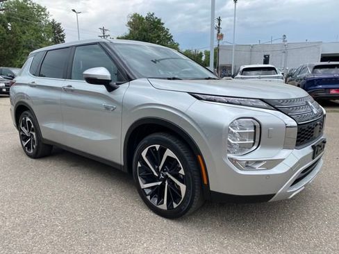 Used 2024 Mitsubishi Outlander 4WD Plug-In Hybrid image 7