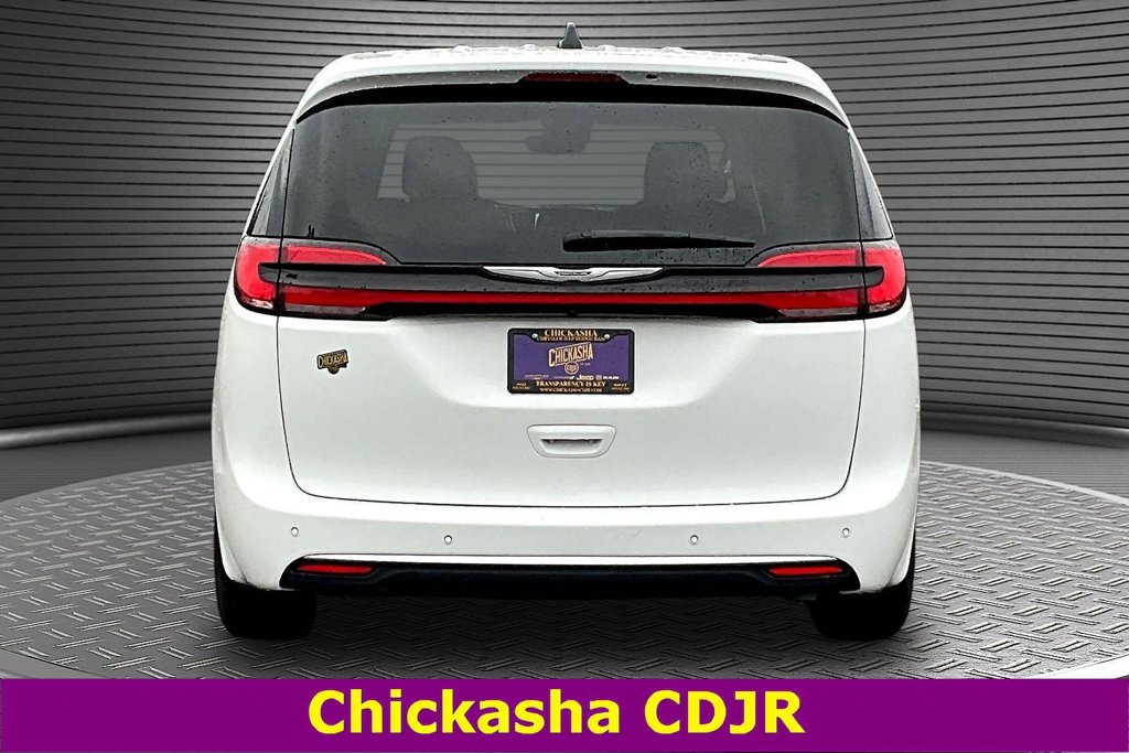 Used 2025 Chrysler Pacifica Select FWD image 5