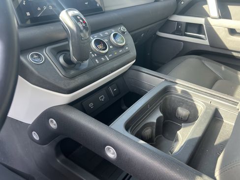 Used 2021 Land Rover Defender 90 X-Dynamic S image 25