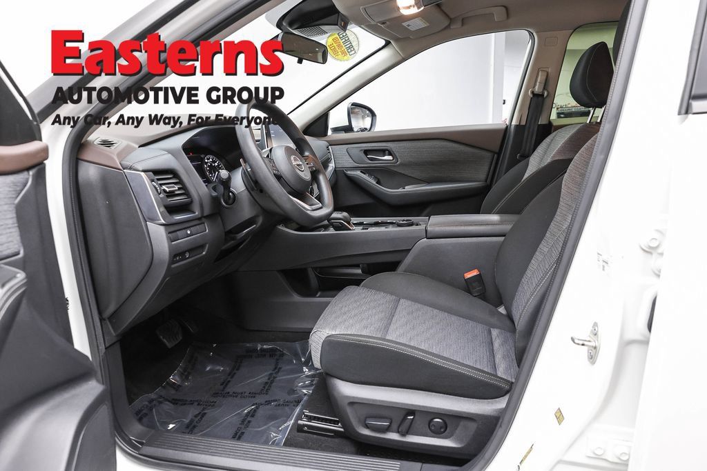 Used 2023 Nissan Rogue SV AWD/4WD image 15
