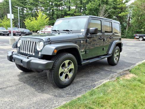 Used 2017 Jeep Wrangler Unlimited Sahara w/ Connectivity Group AWD/4WD image 5