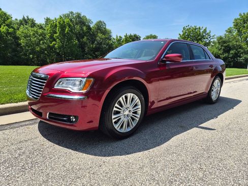 Used 2014 Chrysler 300 AWD w/ Driver Convenience Group image 1