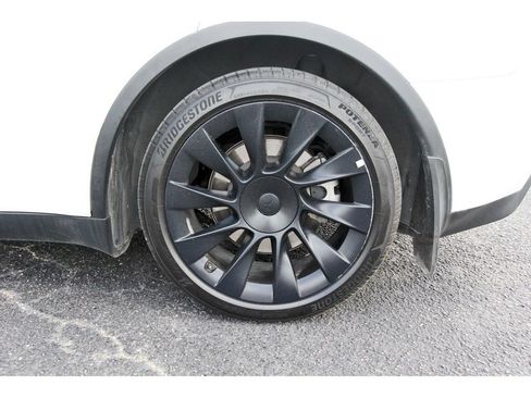 Used 2023 Tesla Model Y Long Range AWD/4WD image 31