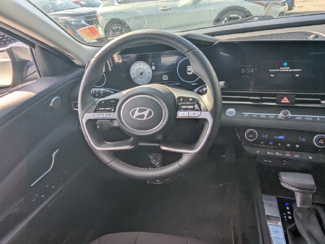 Used 2025 Hyundai Elantra SEL FWD image 16