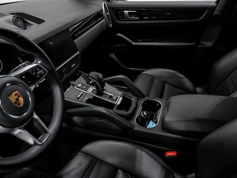 Used 2022 Porsche Cayenne image 21