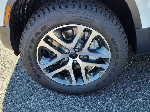 Used 2026 Land Rover Defender 110 S image 9