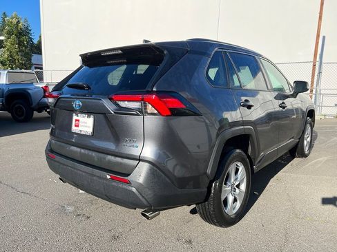 Used 2021 Toyota RAV4 XLE AWD/4WD image 4