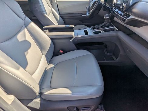 Used 2024 Toyota Sienna XLE image 19