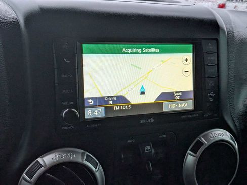 Used 2017 Jeep Wrangler Unlimited Sahara w/ Connectivity Group image 29