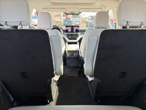 Used 2025 Ford Explorer Platinum w/ Ultimate Package image 20