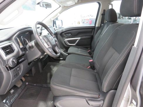 Used 2018 Nissan Titan SV AWD/4WD image 14