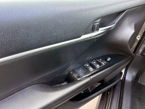 Used 2020 Toyota Camry LE image 17