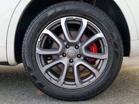 Used 2019 Maserati Levante image 14