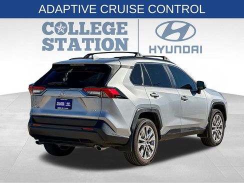 Used 2020 Toyota RAV4 XLE Premium image 10