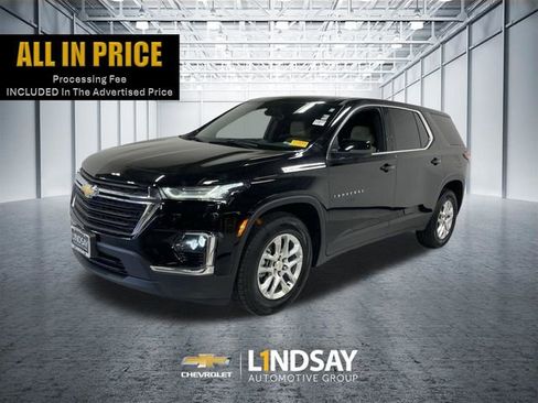 Used 2023 Chevrolet Traverse LS image 1