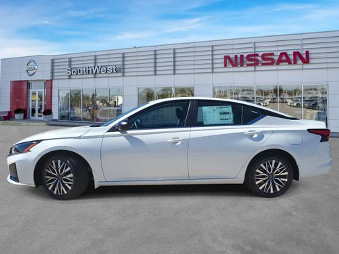 New 2026 Nissan Altima 2.5 SV image 9