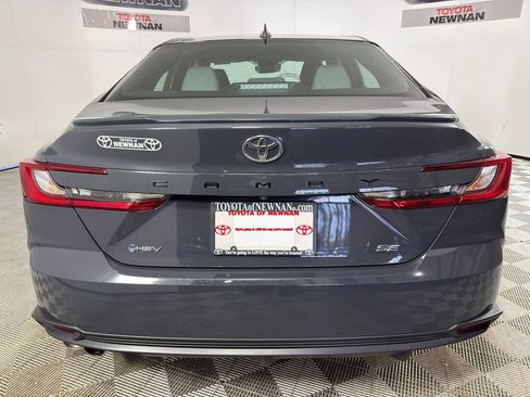 Used 2025 Toyota Camry SE image 4