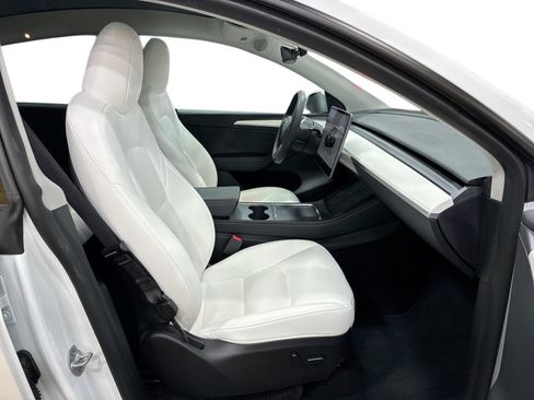 Certified 2023 Tesla Model Y Long Range AWD/4WD image 13