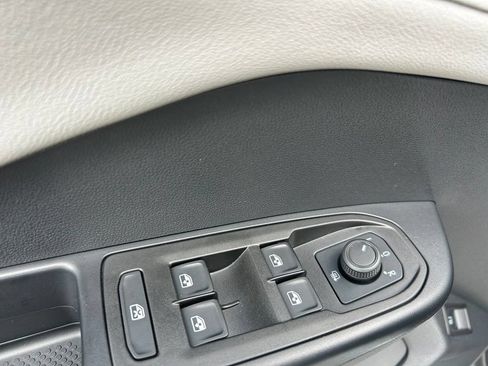 Certified 2024 Volkswagen Taos SE FWD image 46