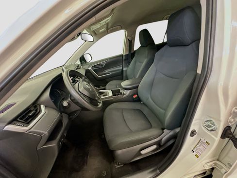 Used 2024 Toyota RAV4 LE AWD/4WD image 13