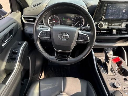 Used 2022 Toyota Highlander XSE AWD/4WD image 20