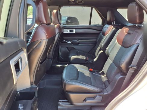 Used 2023 Ford Explorer Platinum RWD image 12