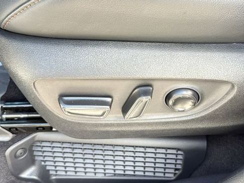 Used 2025 Toyota Sienna Limited image 20