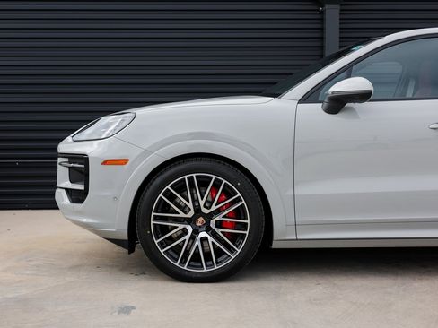 New 2026 Porsche Cayenne S image 11