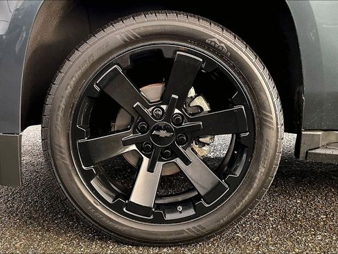 Used 2019 Chevrolet Suburban LT w/ Luxury Package image 8