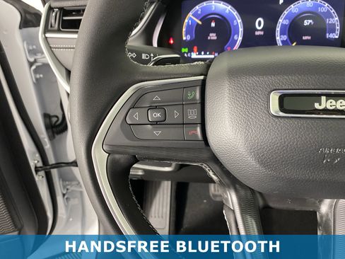 New 2025 Jeep Grand Cherokee Altitude image 21