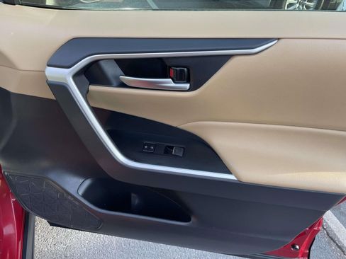 Used 2025 Toyota RAV4 XLE Premium image 40