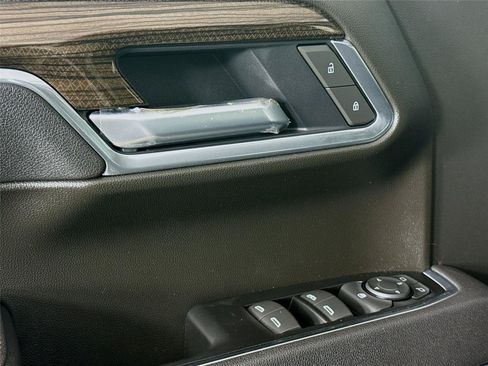 Used 2025 Chevrolet Silverado 1500 LT Trail Boss w/ Convenience Package II AWD/4WD image 19
